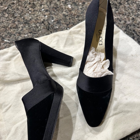 Vintage GUCCI satin pumps - Picture 2 of 4